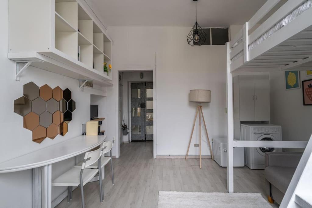 Cozy In The Center Of Apartment Mailand